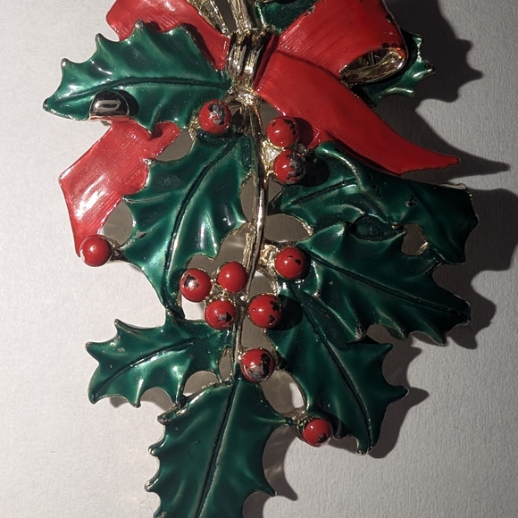 Vintage Gerrys Enameled Holly Branch Brooch - Picture 5 of 9